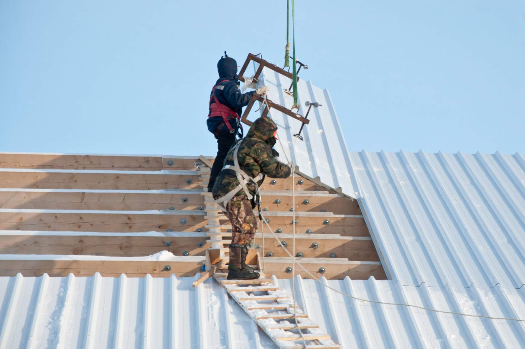The process of installation of sandwich panels on a building sit